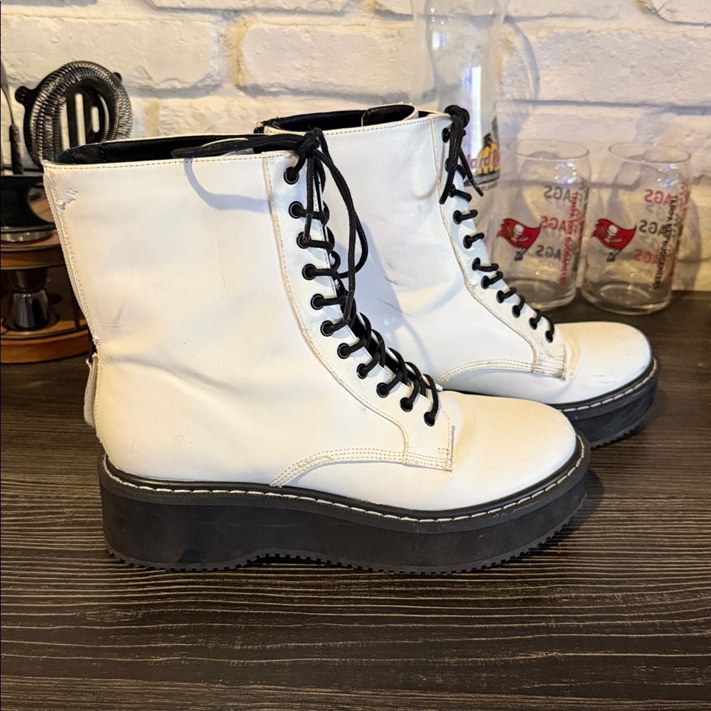 Kendall + Kylie Women's White Faux Leather Hunt2 Combat Lug Sole Boot